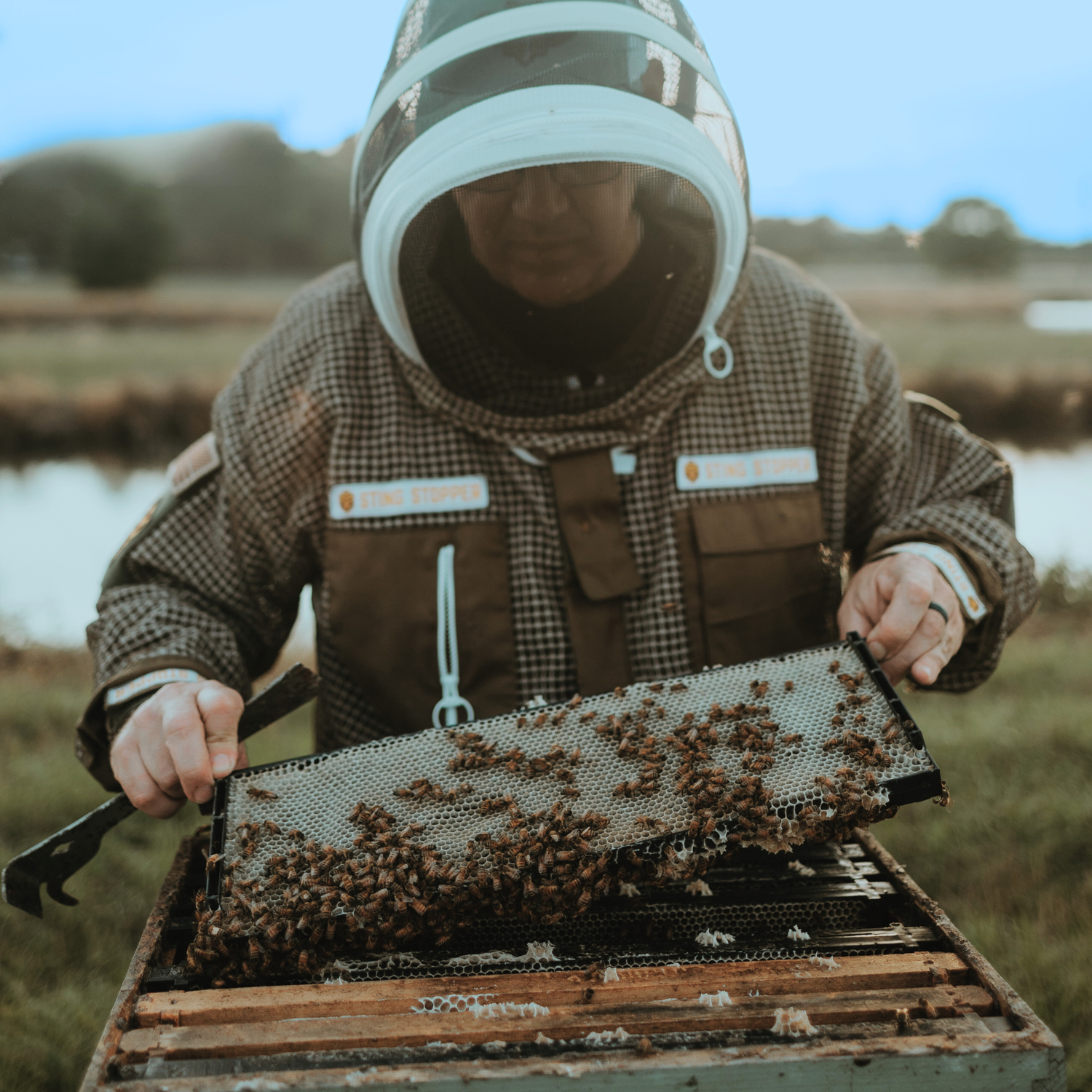 Sting Stopper Professional Ventilated Beekeeping Jacket - Olive Green - Energize Trek