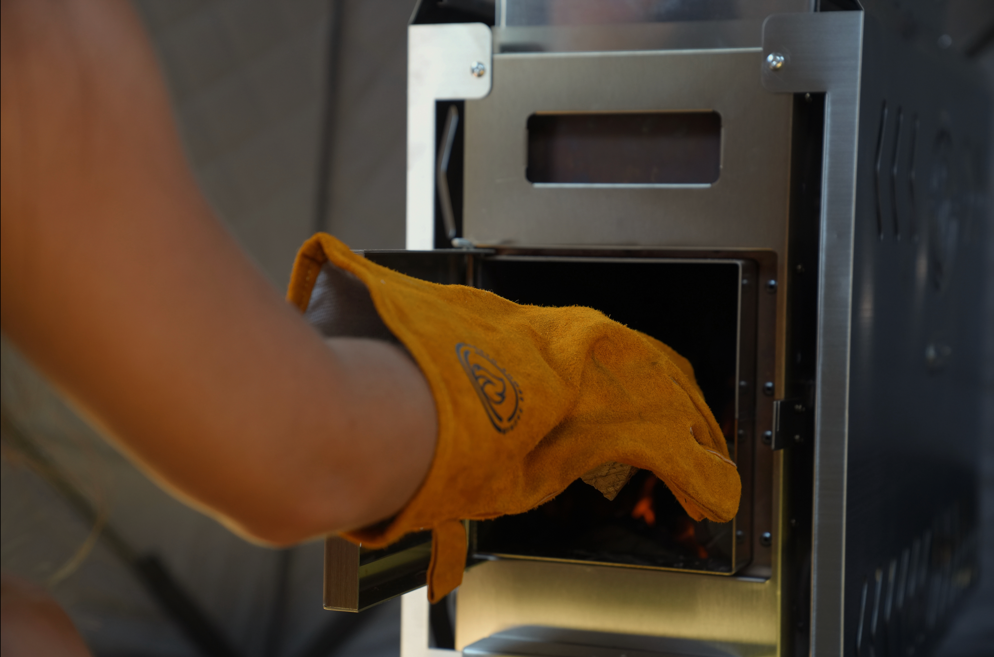 Heat Resistant Leather Gloves - Energize Trek