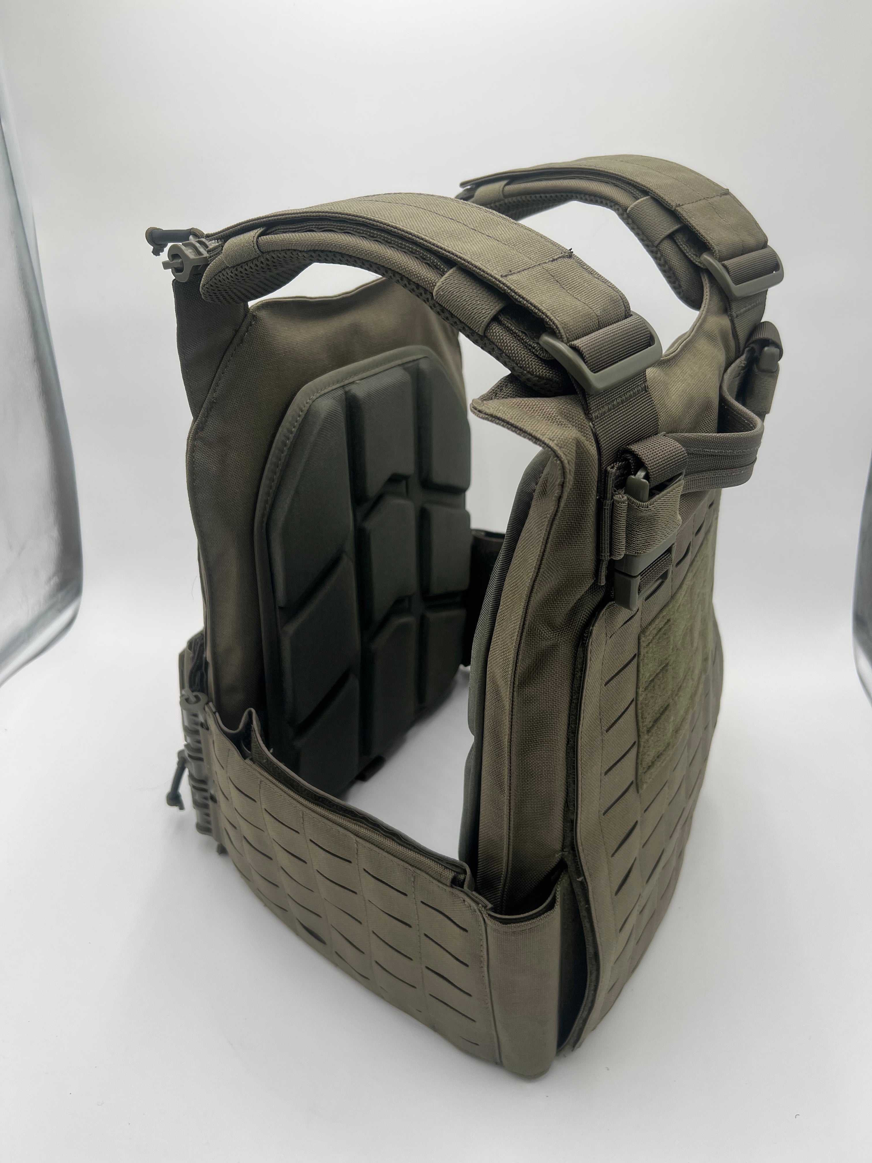BIG BOY Crusader 2.0 XL Armor COMBO PACKAGE LIGHTWEIGHT LEVEL IV (2) XL Ceramic Front/Back Plates - Energize Trek
