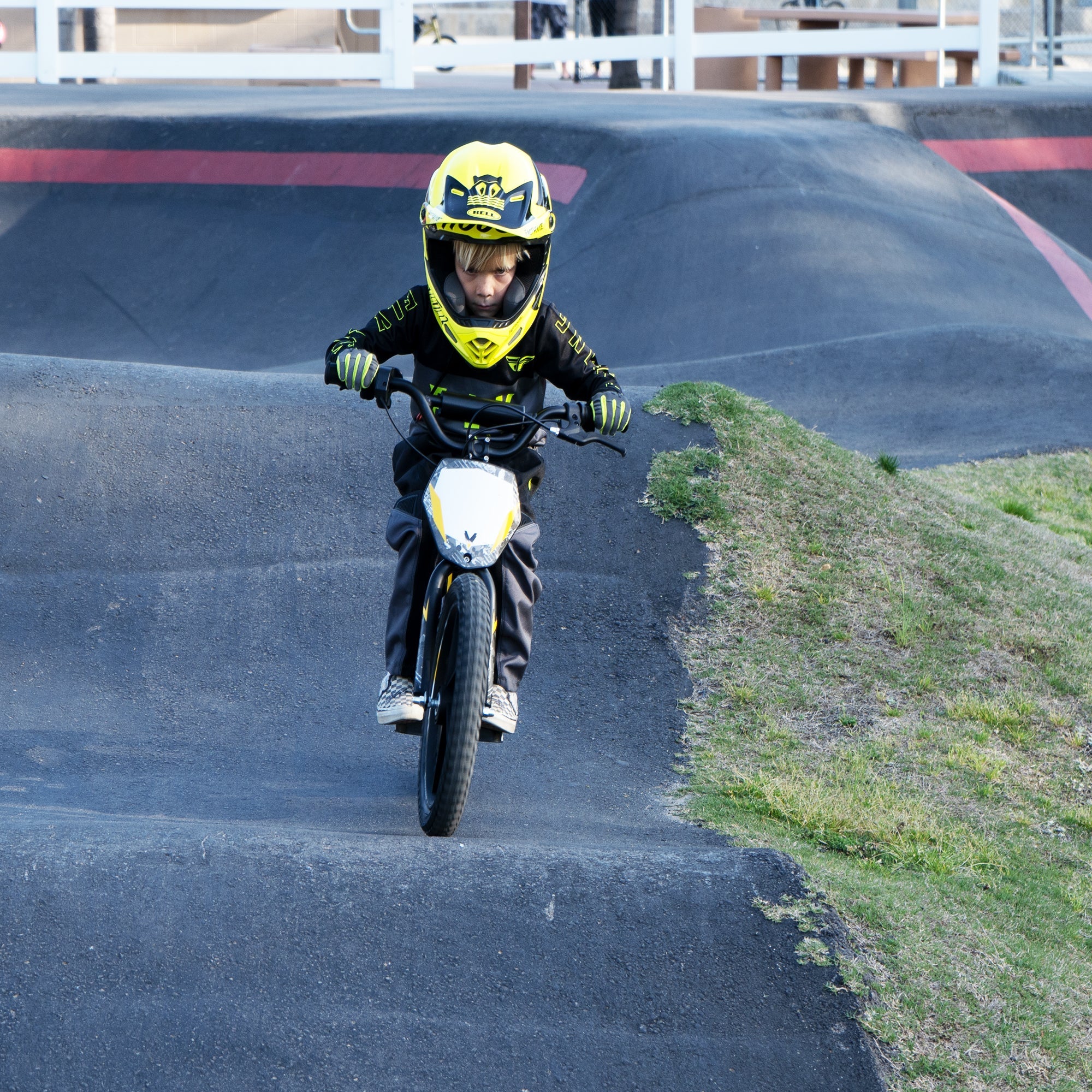Voltaic Kids Electric Dirt Bike 16'' Lion Pro - Energize Trek