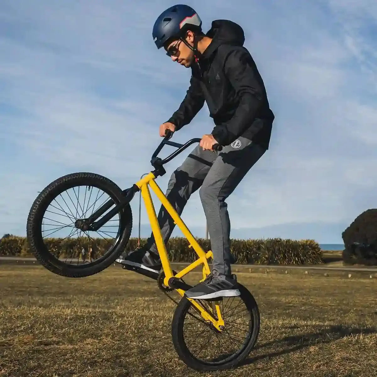 Logan | XNITO Helmet | E-Bike Helmet - Energize Trek