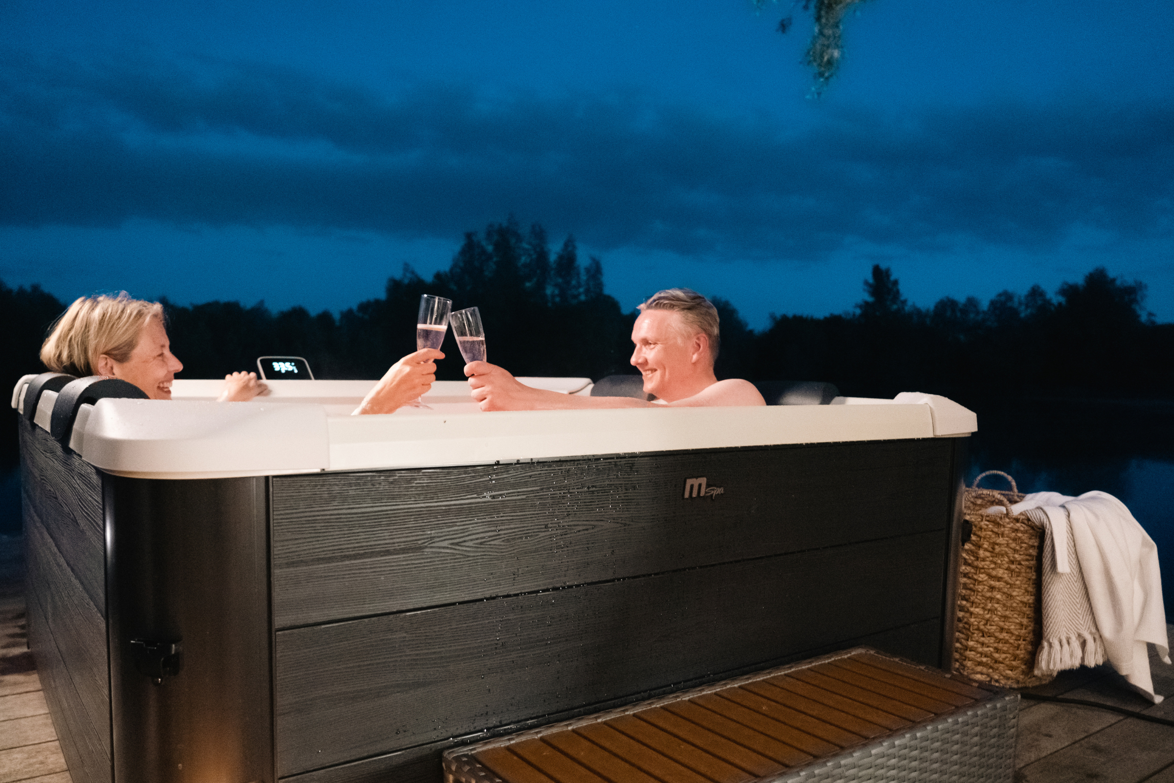 MSPA | OSLO | Frame Series | Rigid Hot Tub & Spa | Light up the night | Upto 6 Person - Energize Trek