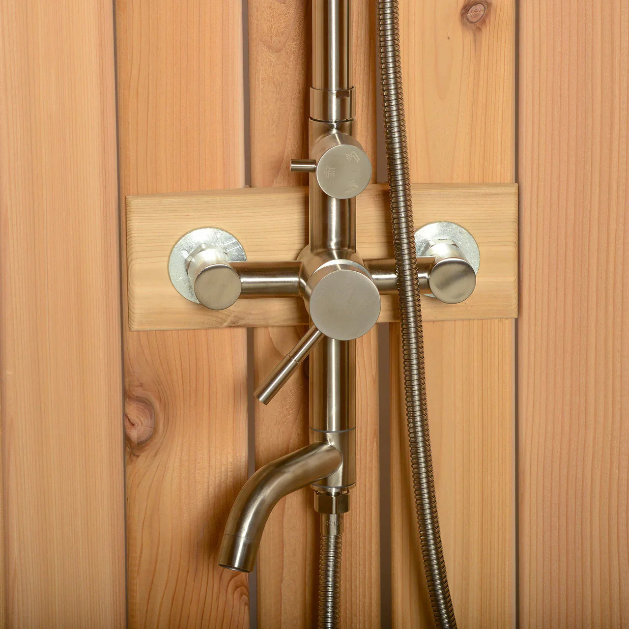 SAUNA EVOLUTION® Curved Rinse Outdoor Shower - Energize Trek