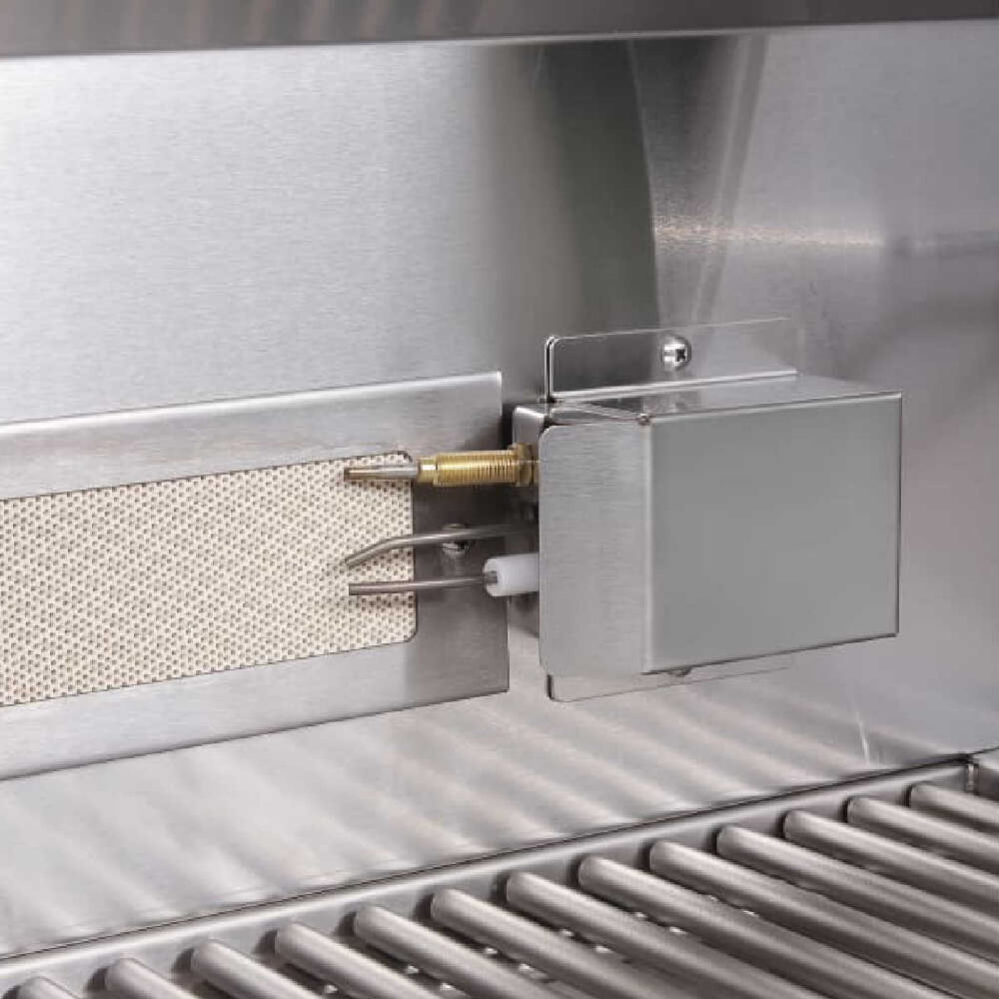 Edgestar 89K BTU 36" Wide Natural Gas Built In Grill With Insulated Jacket And Double Access Doors (SAK31258) - Energize Trek