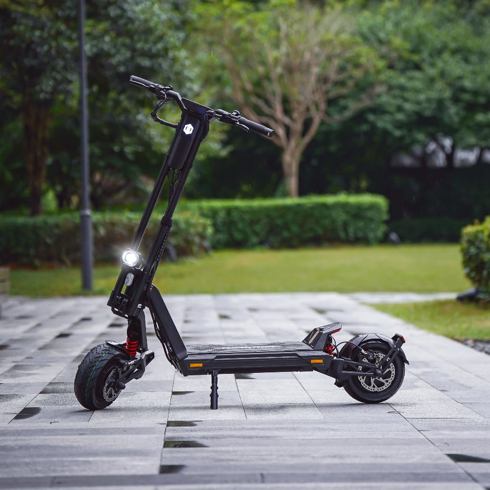 InMotion RS Jet Electric Scooter: 72V 25Ah Dual 2300W Motors - Energize Trek