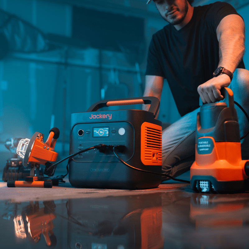Jackery Solar Generator  2000 v2 - Energize Trek