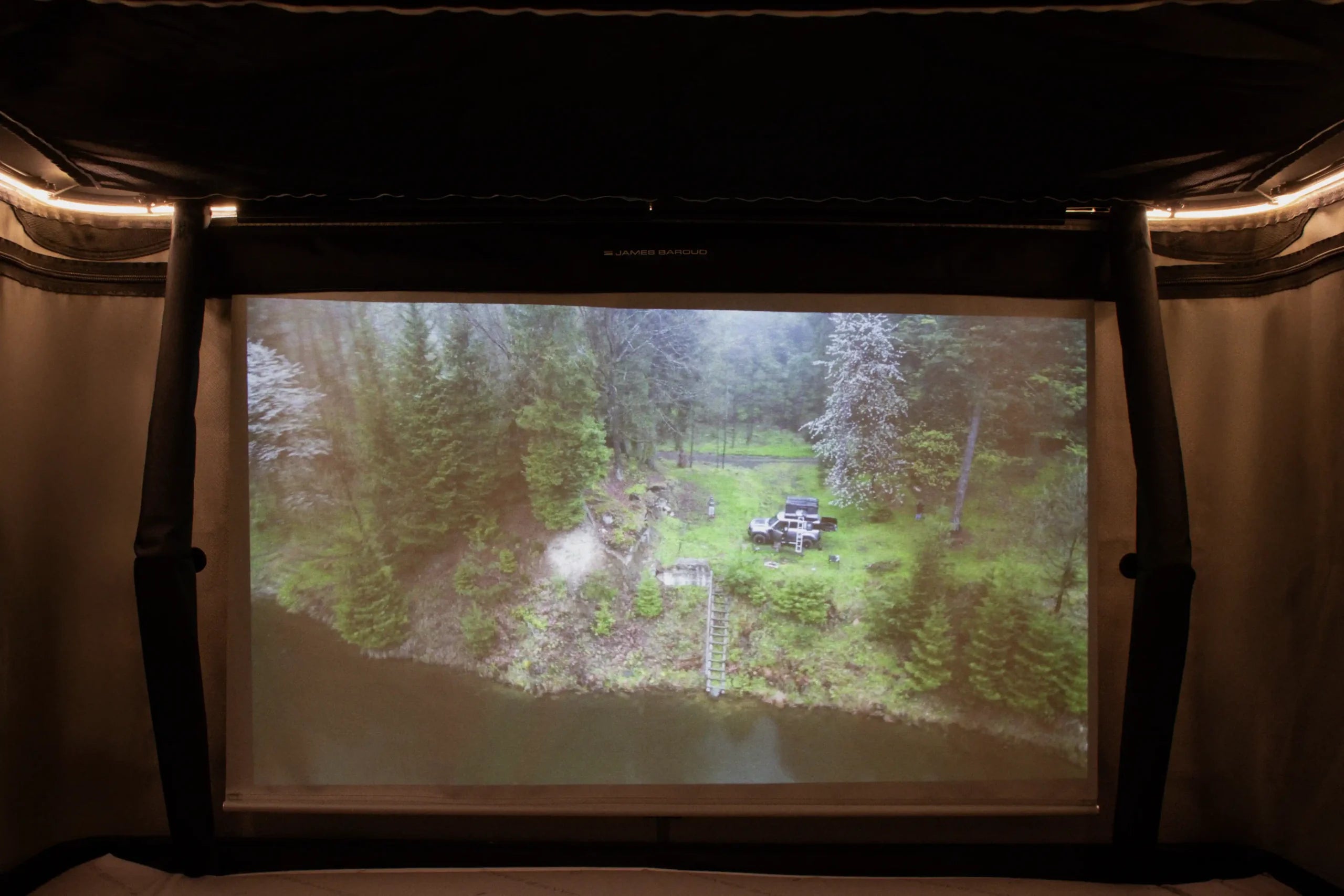 James Baroud Movie Screen - Energize Trek