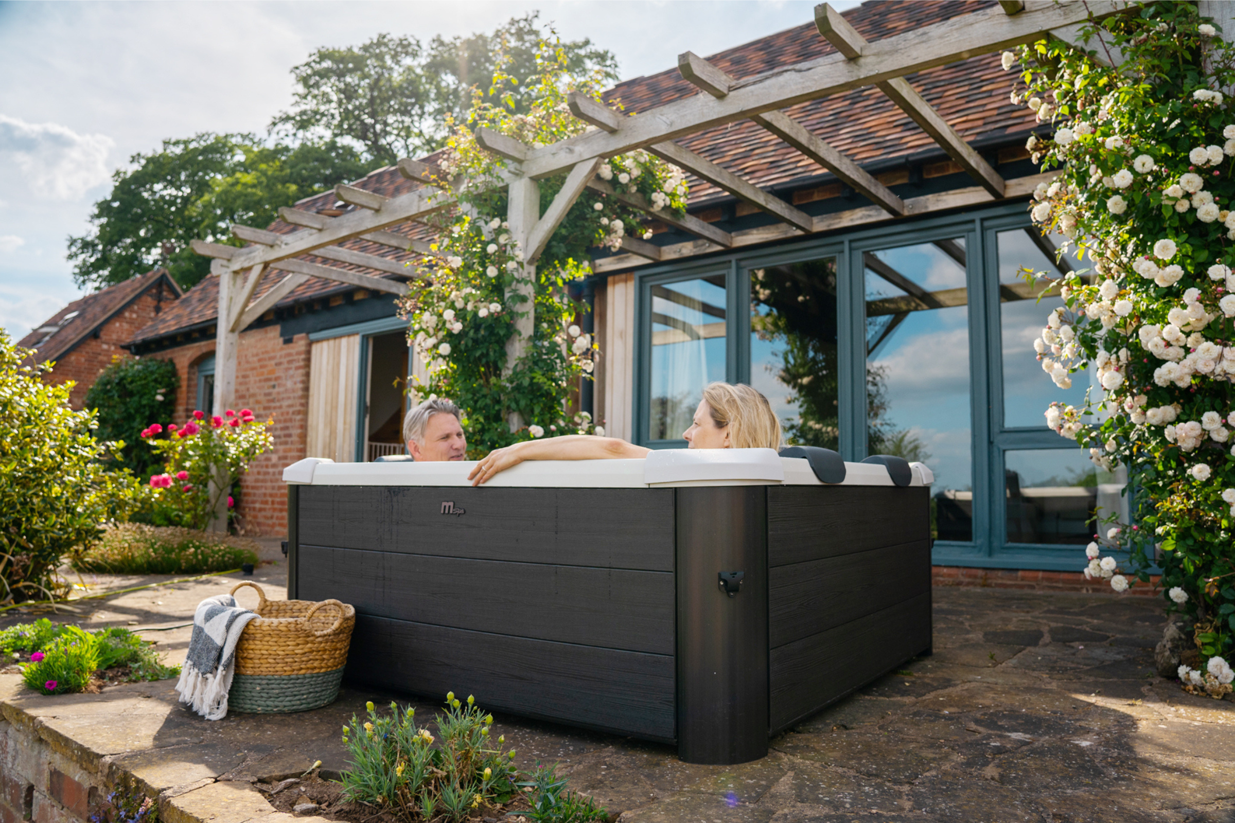 MSPA | OSLO | Frame Series | Rigid Hot Tub & Spa | Light up the night | Upto 6 Person - Energize Trek