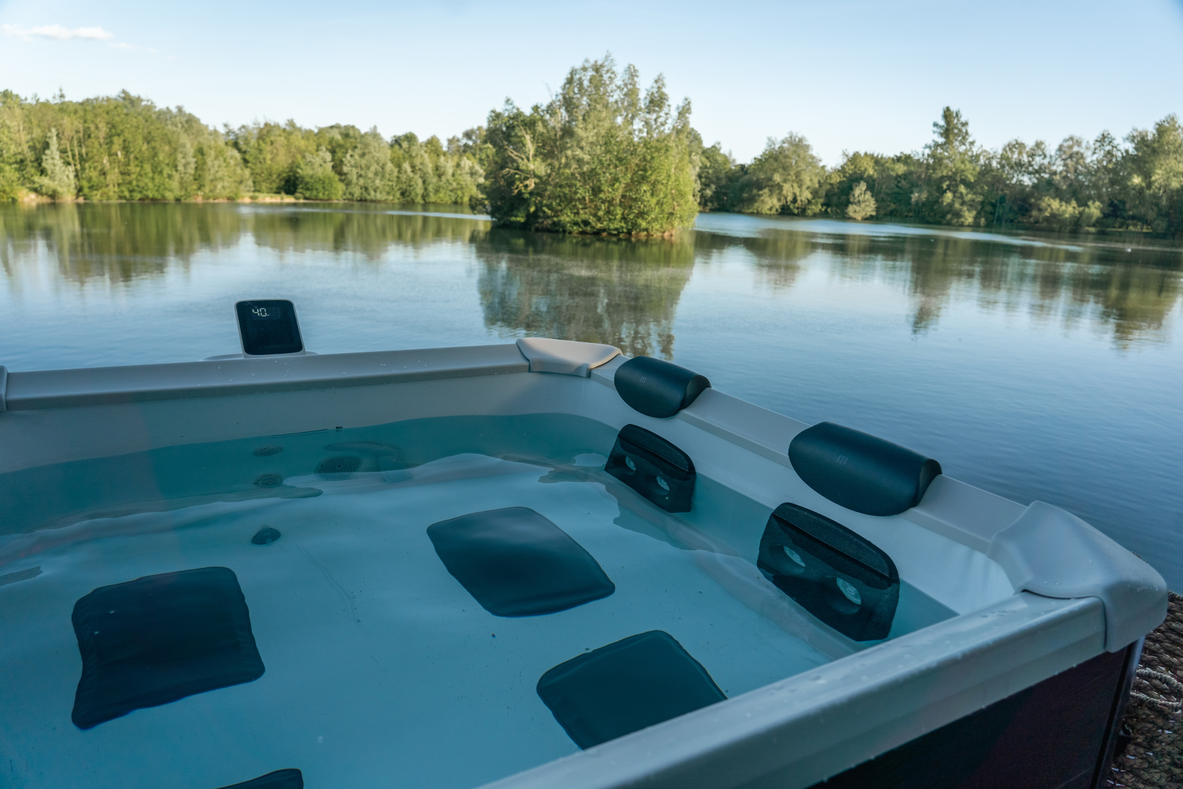 MSPA | OSLO | Frame Series | Rigid Hot Tub & Spa | Light up the night | Upto 6 Person - Energize Trek