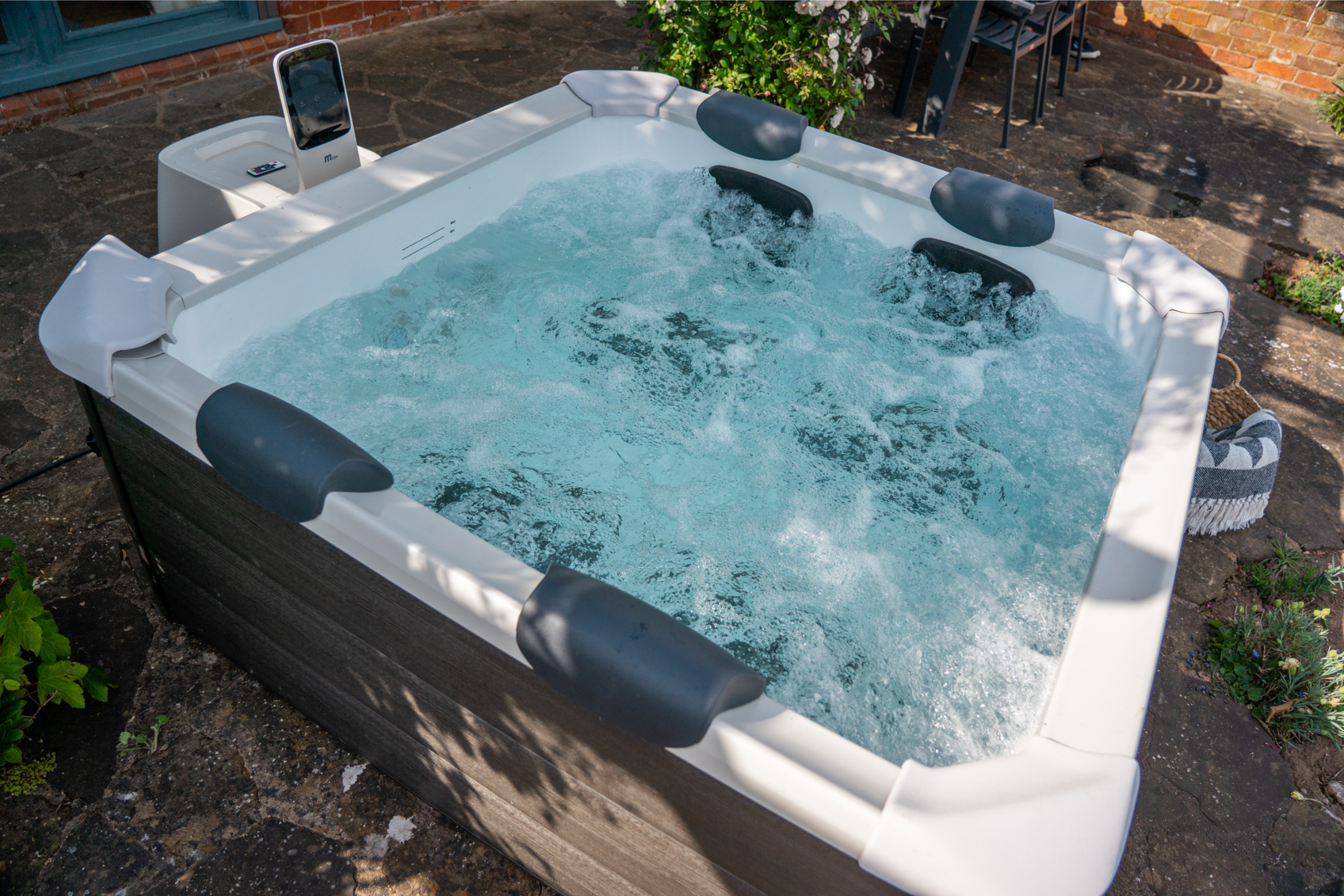MSPA | OSLO | Frame Series | Rigid Hot Tub & Spa | Light up the night | Upto 6 Person - Energize Trek