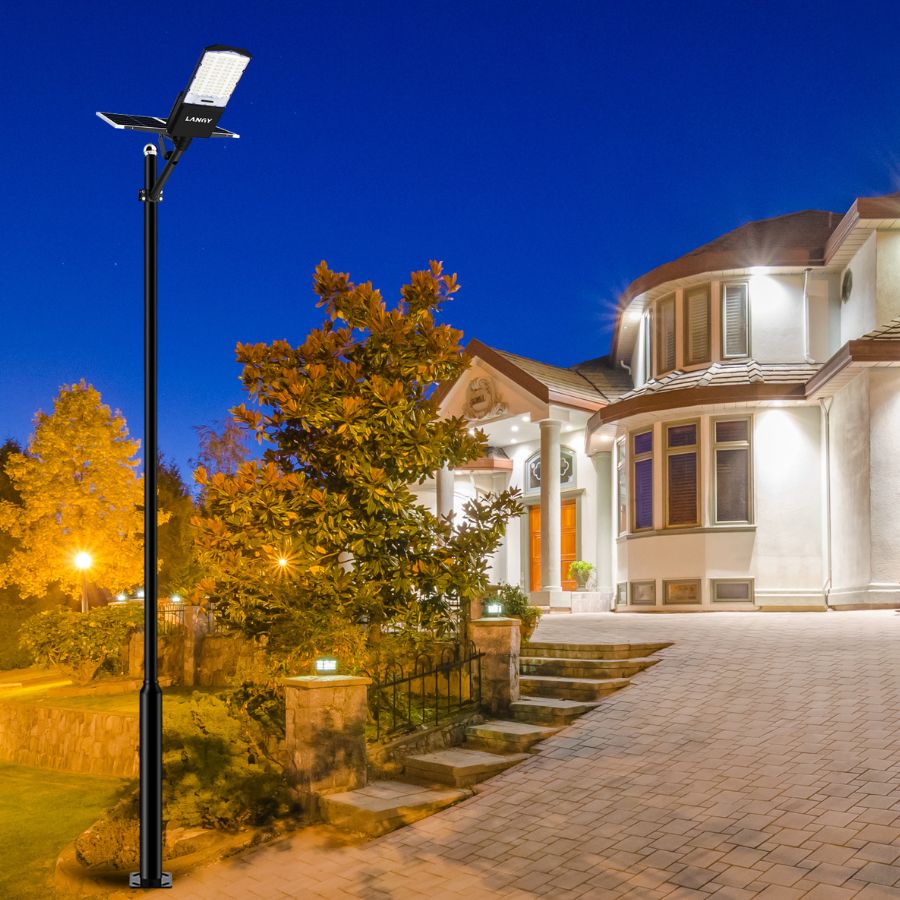 1800W solar street light with 20ft /16ft pole - Energize Trek