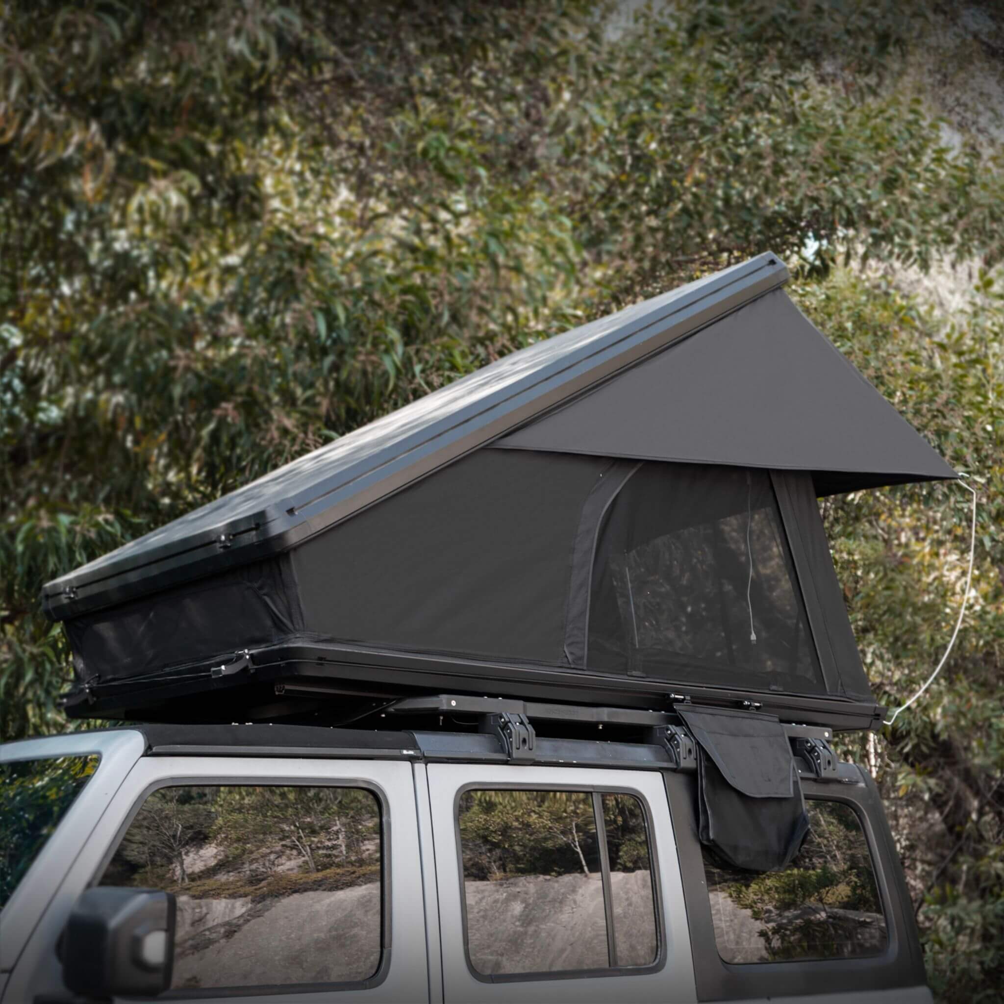Heavy Duty 2-3 Person Hardshell Rooftop Tent With Ladder (SAK93120) - Energize Trek