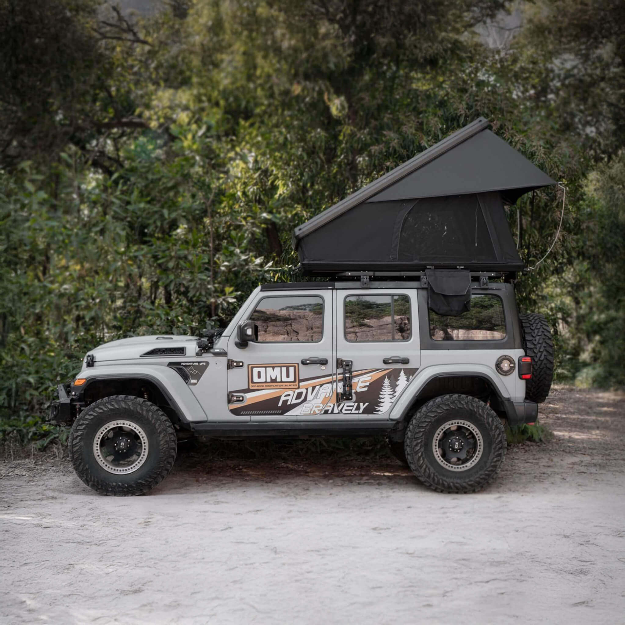 Heavy Duty 2-3 Person Hardshell Rooftop Tent With Ladder (SAK93120) - Energize Trek
