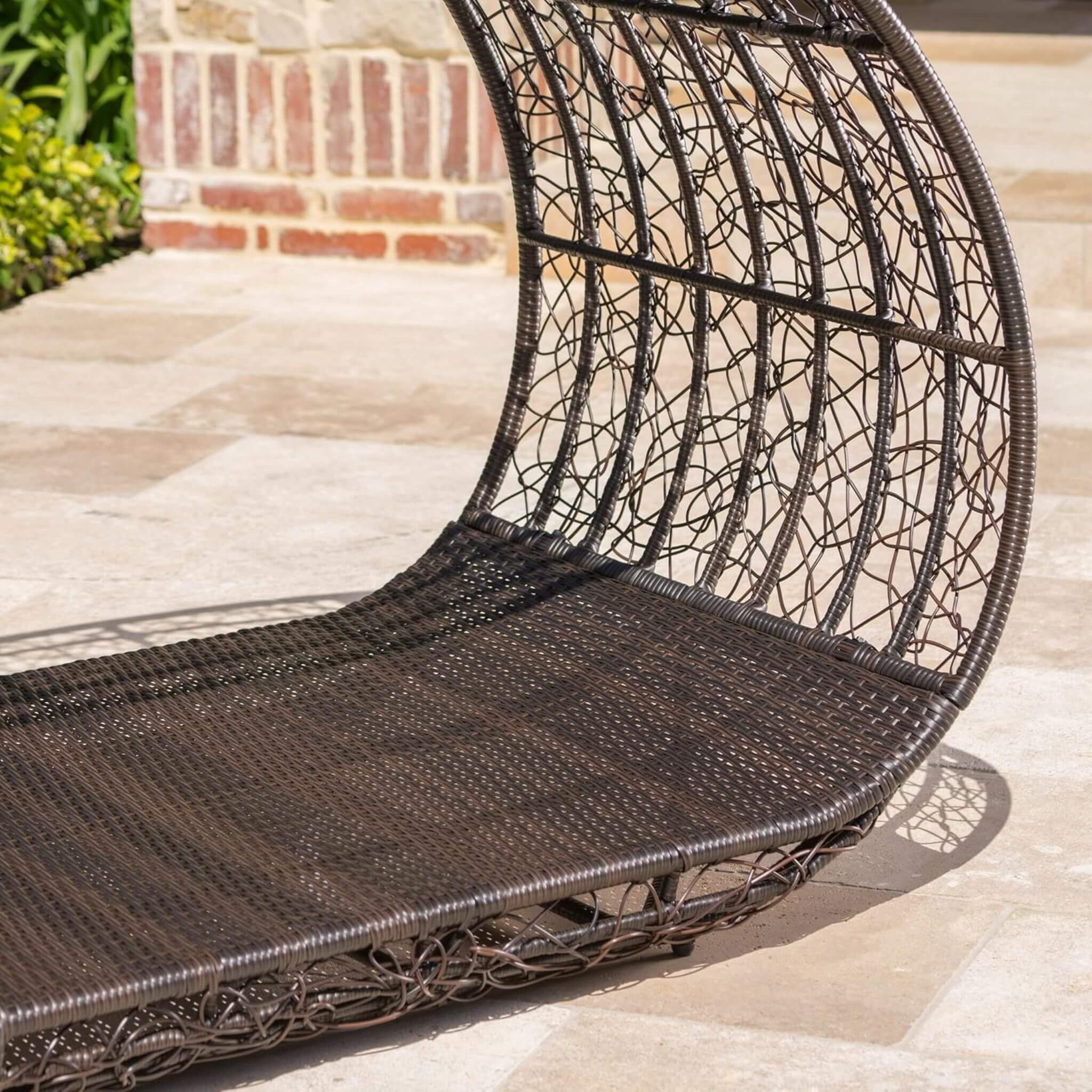 Large 2-Person Abigal Outdoor Wicker Daybed With Aluminum Frame And Cushions (SAK23942) - Energize Trek