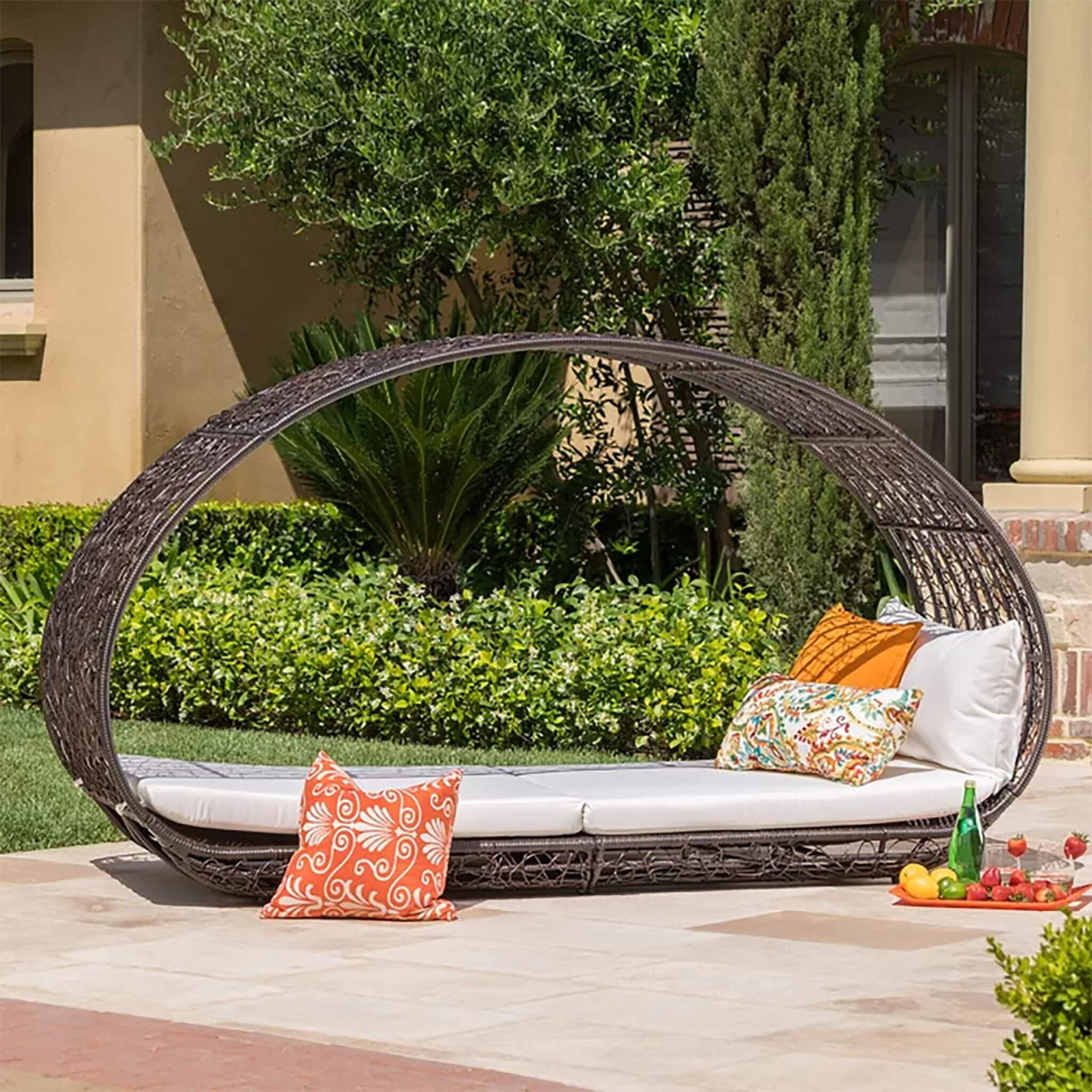 Large 2-Person Abigal Outdoor Wicker Daybed With Aluminum Frame And Cushions (SAK23942) - Energize Trek