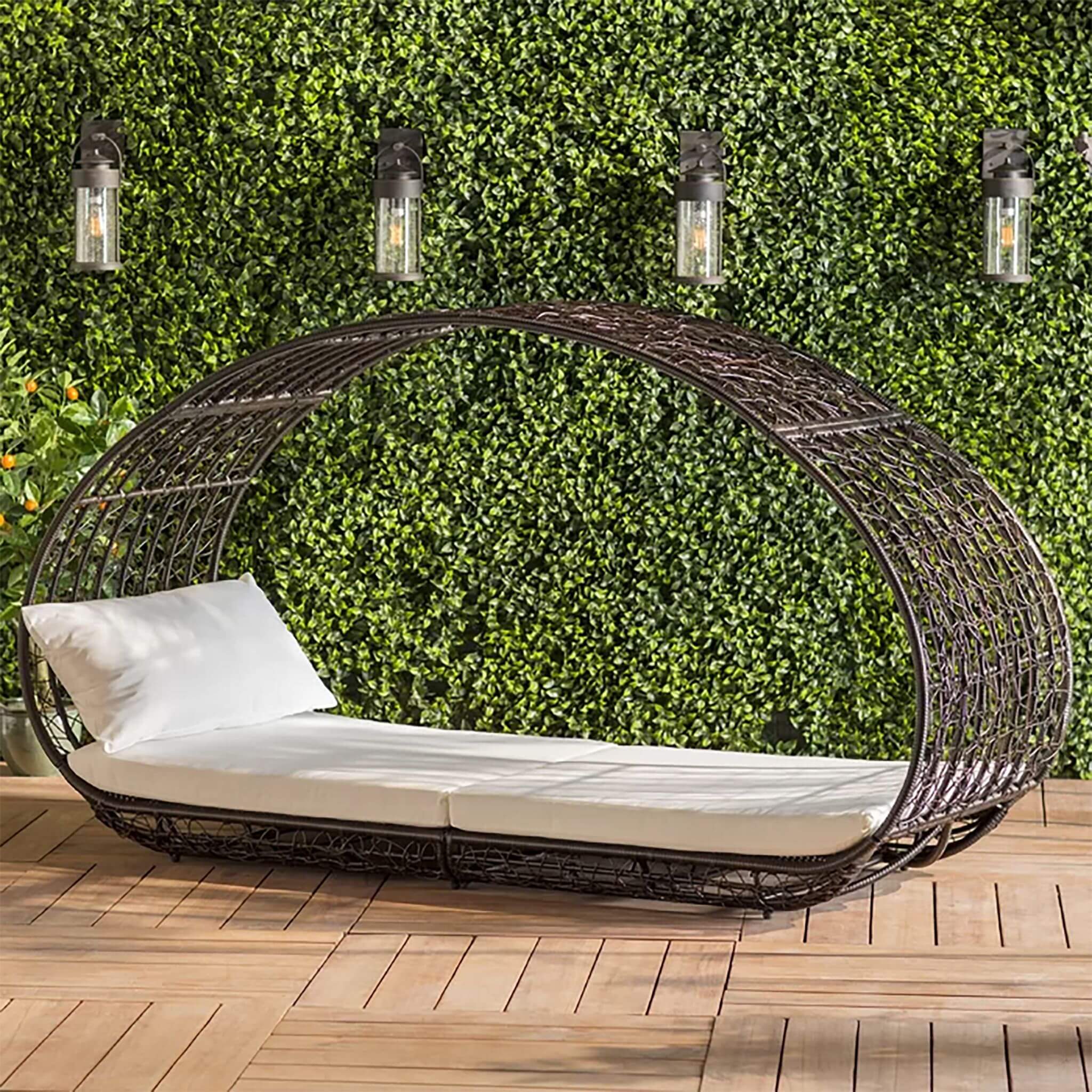 Large 2-Person Abigal Outdoor Wicker Daybed With Aluminum Frame And Cushions (SAK23942) - Energize Trek