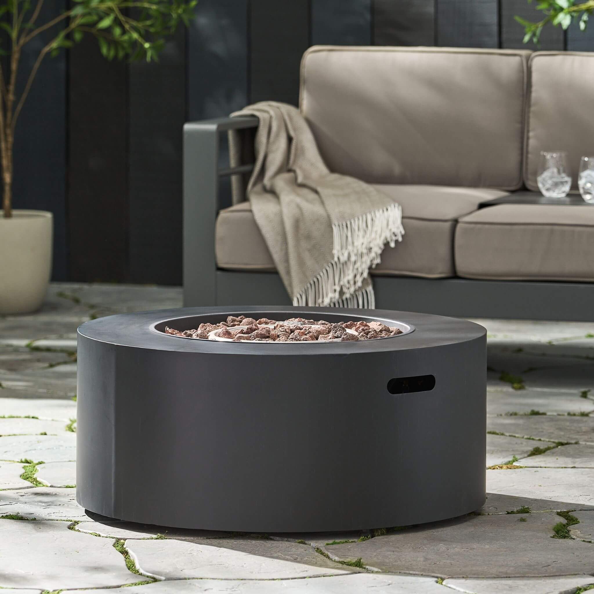 Modern 32" 40K BTU Round Iron Propane Fire Pit (SAK29102) - Energize Trek