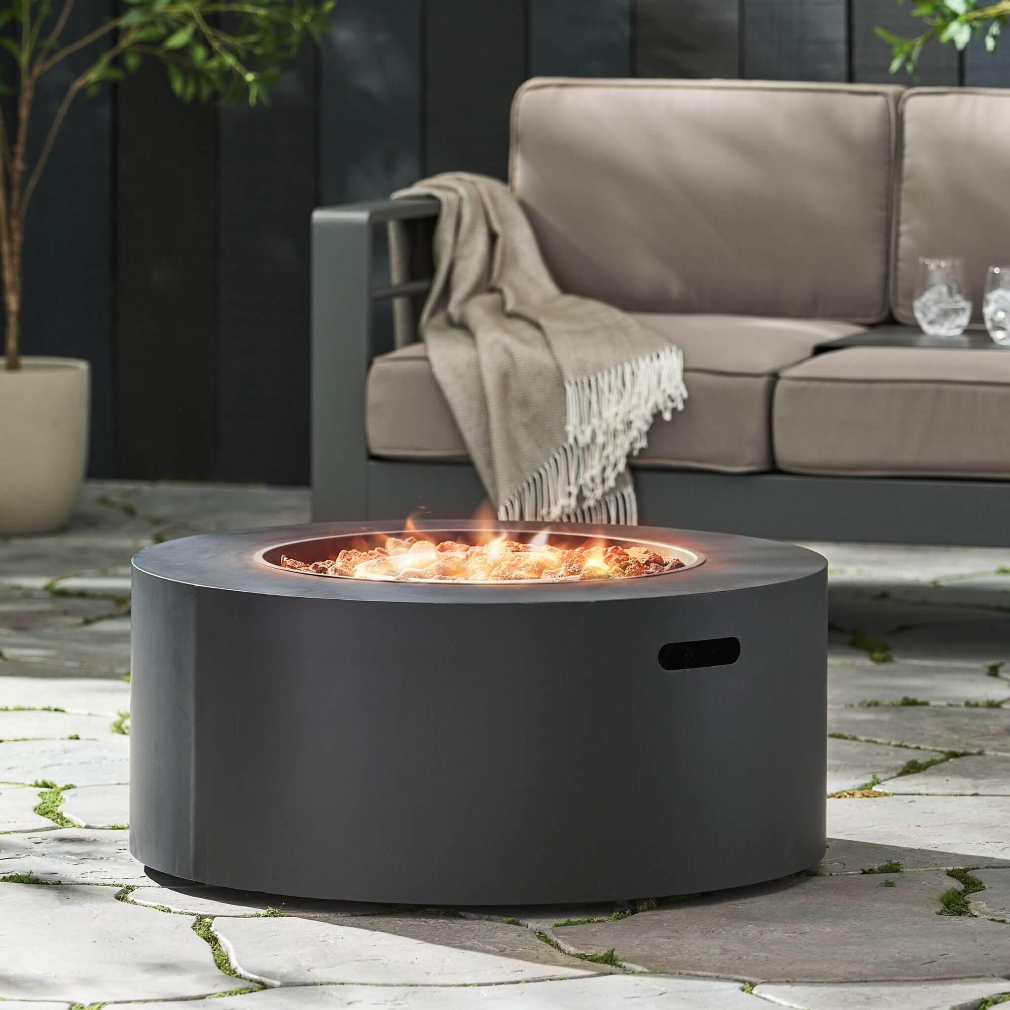 Modern 32" 40K BTU Round Iron Propane Fire Pit (SAK29102) - Energize Trek